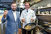 Moskauer Sternekoch Vladimir Mukhin (L) und der Leiter der Porsche Gastronomie Leipzig Norbert Ritzmann (R) beim Empfang in Vorbereitung auf den Leipziger Opernball bei der Porsche Leipzig GmbH am 05.09.2017  ©Fotos: Marco Prosch für Porsche